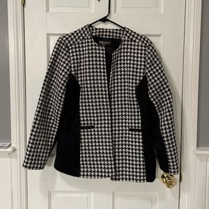 Beautiful barely worn, black and off-white loose houndstooth jacket… size 14/16